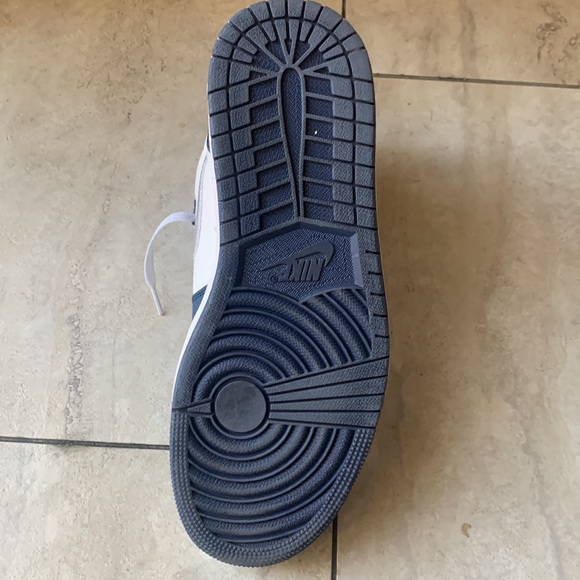 New Jordan 1 Retro High - Picture 4 of 4